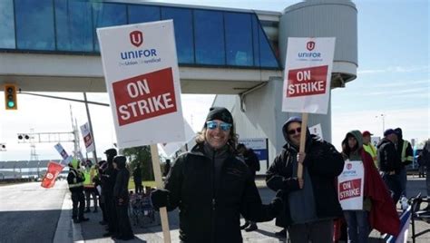 Canadian Press NewsAlert: Unifor reaches deal with General Motors